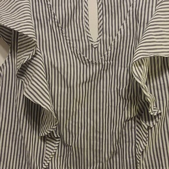 Old navy blouse - Picture 2 of 4